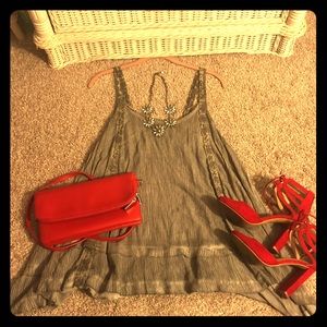 Beautiful gray top!!